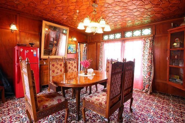 Houseboat Lily Of Nageen Srīnagar Buitenkant foto
