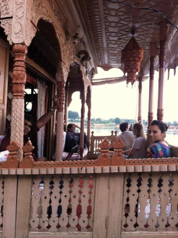 Houseboat Lily Of Nageen Srīnagar Buitenkant foto